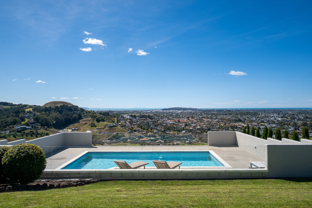 Exceptional Hilltop Living - Taradale