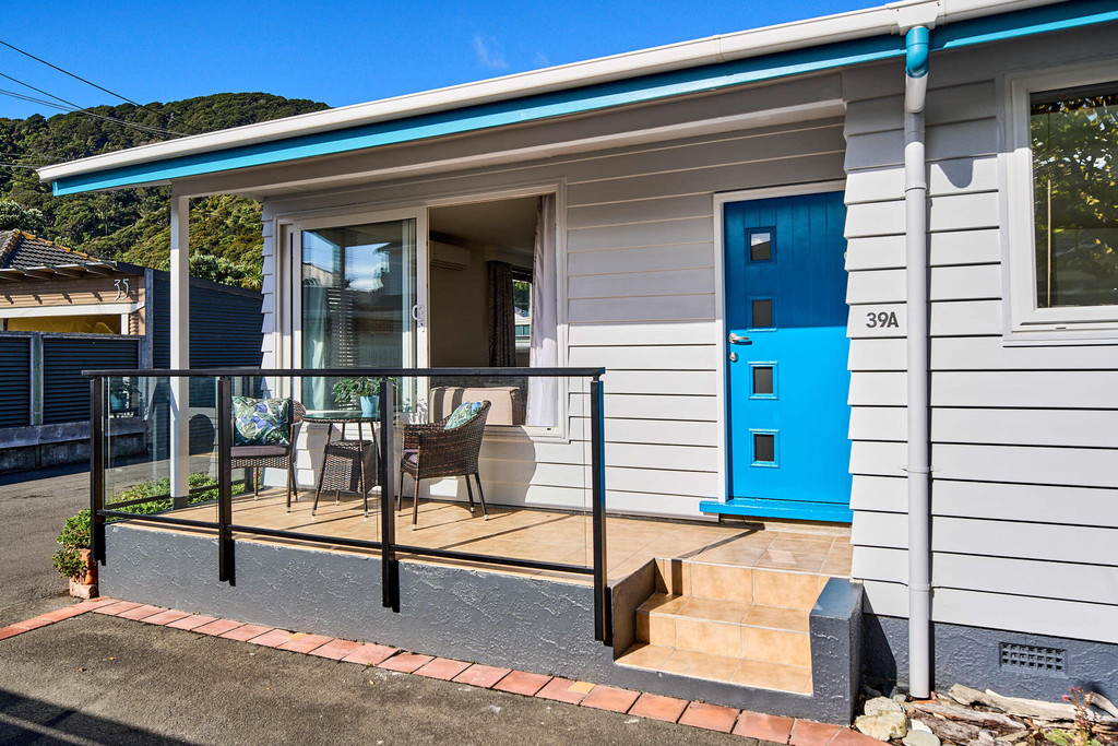 Smart, Sunny Home by the Beach