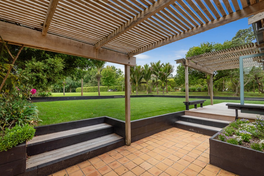 Spacious Country Estate - Two Homes with Pool/Barn