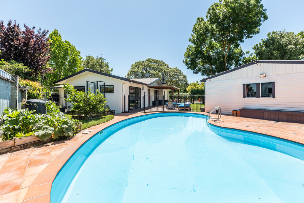 Easy Outdoor Living with Pool
