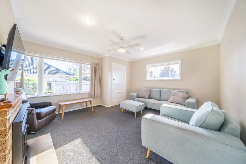Company Share Unit in Prime Location!