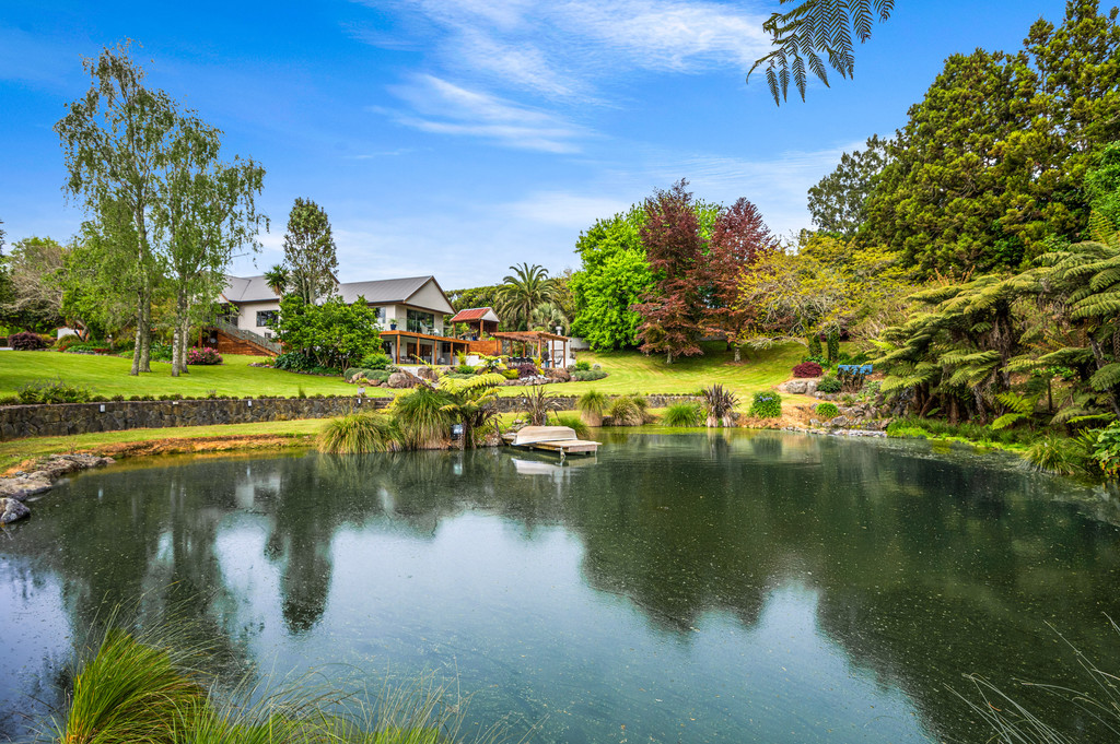 2.17ha Estate 587sqm Home with Arena Pool & Income