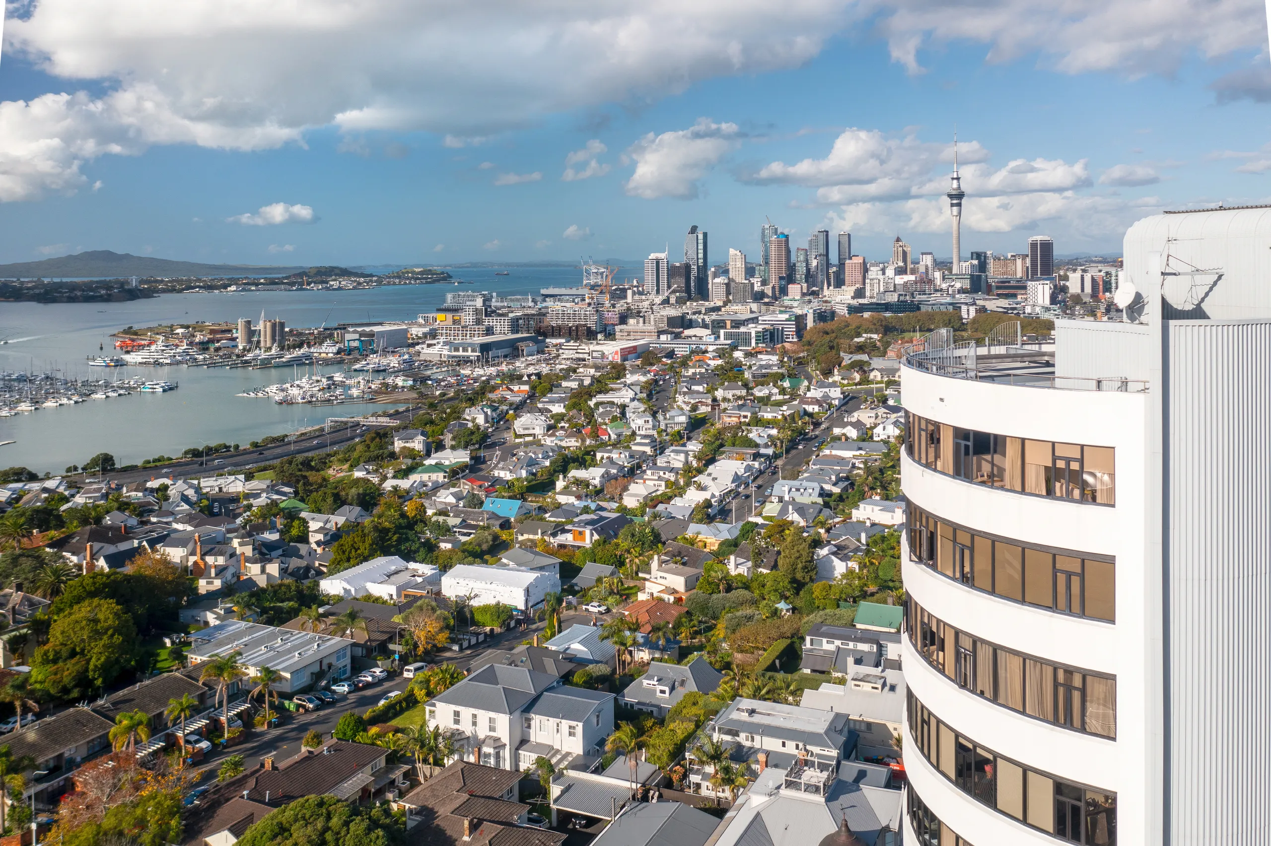 15/10 Shelly Beach Road, Herne Bay, Auckland City