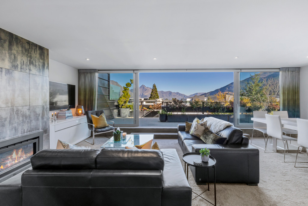 Central Queenstown Penthouse