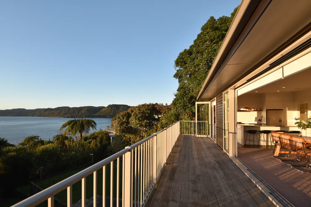 Lakeside Living with Jetty at Boatshed Bay 