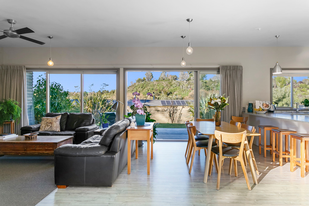 Tranquil Cul-de-Sac Living with Scenic Views