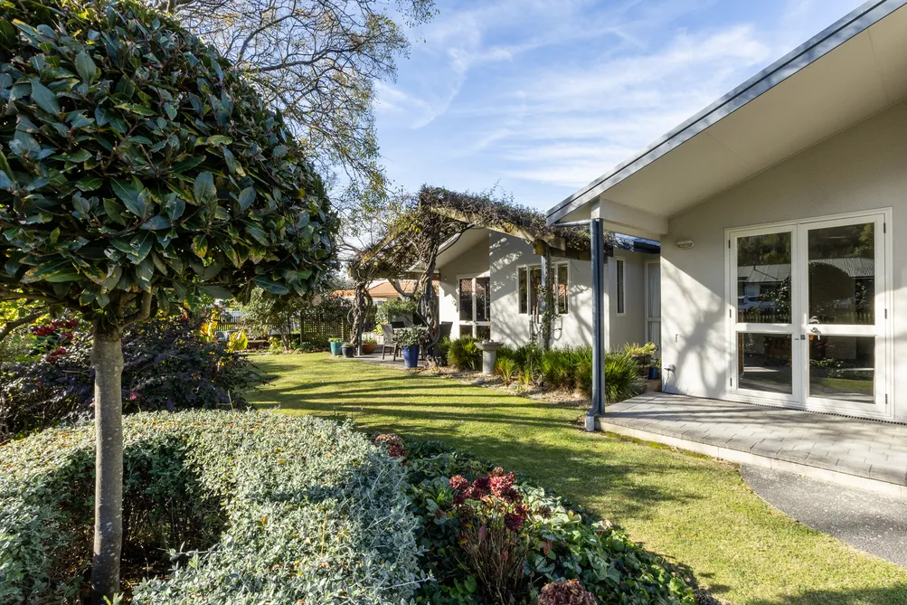 Bright and Spacious Living in Taradale