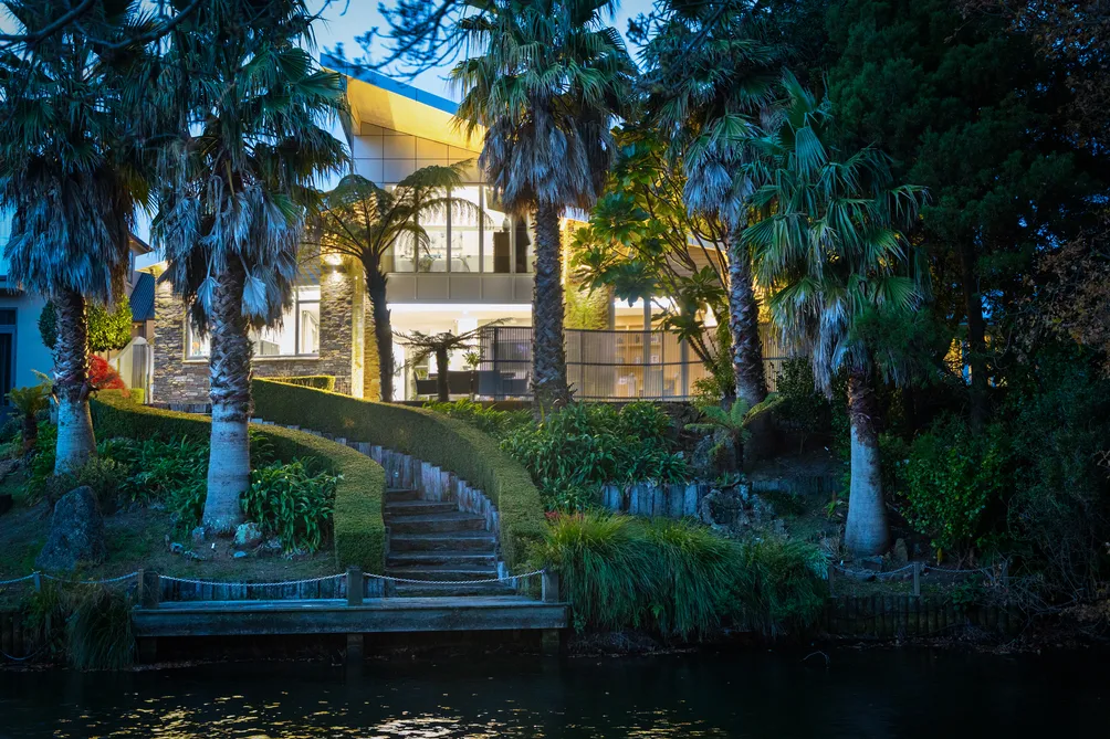 Lagoon Waterfront Entertainer and Five Car Garage