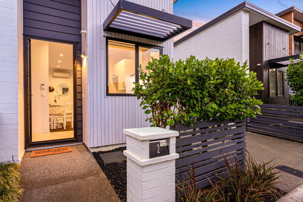 Strike Gold - Single-Level & Freehold!  