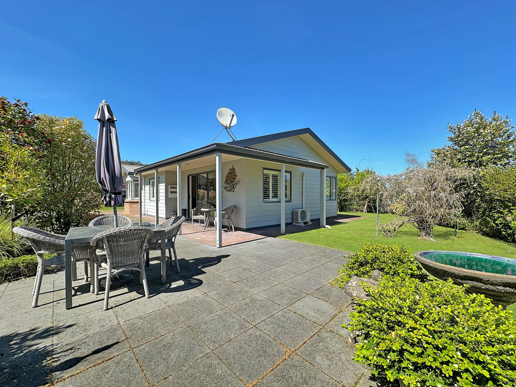 A Stones Throw to the Golf Course