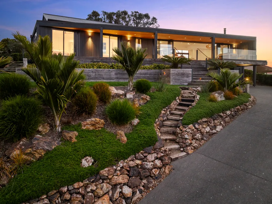Chic Masterclass in Island Living