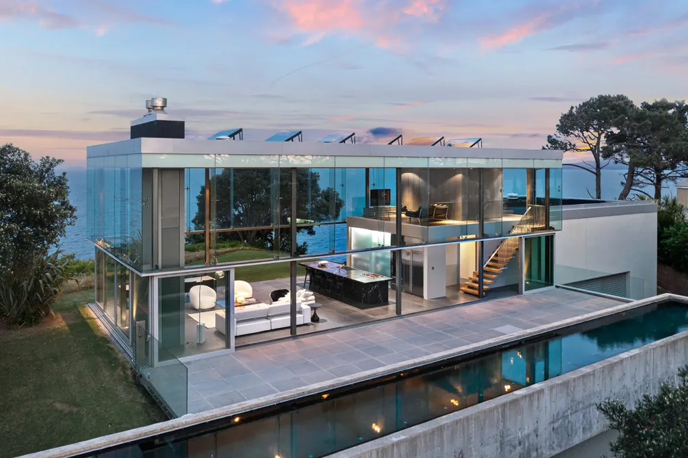 Ultimate Lock up & Leave-Cliff Top Trophy Home