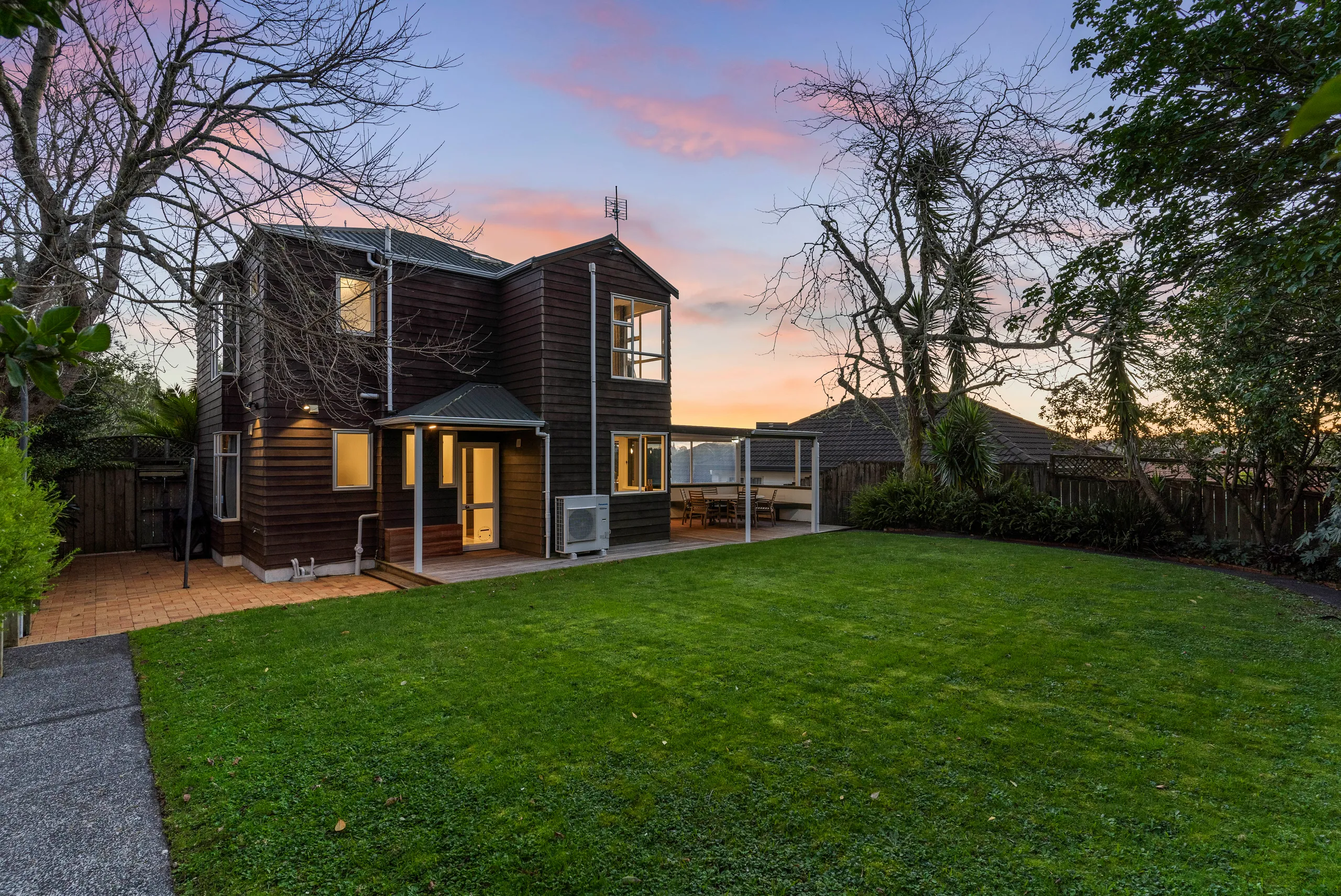 11 Chedworth Drive, Glenfield, North Shore City