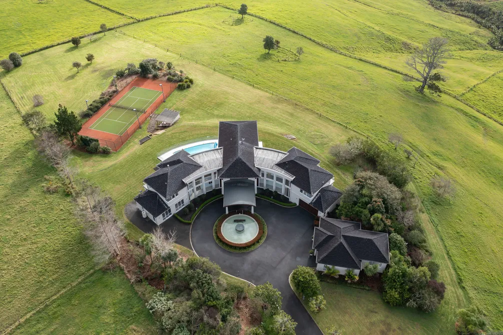 Ocean views, Two homes, Five Car Garaging in Okura
