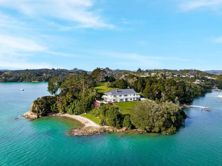 Majestic Bay of Islands Headland Estate