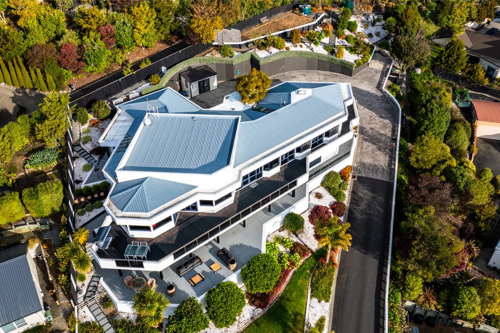 Coastal Luxury, Minutes from the City