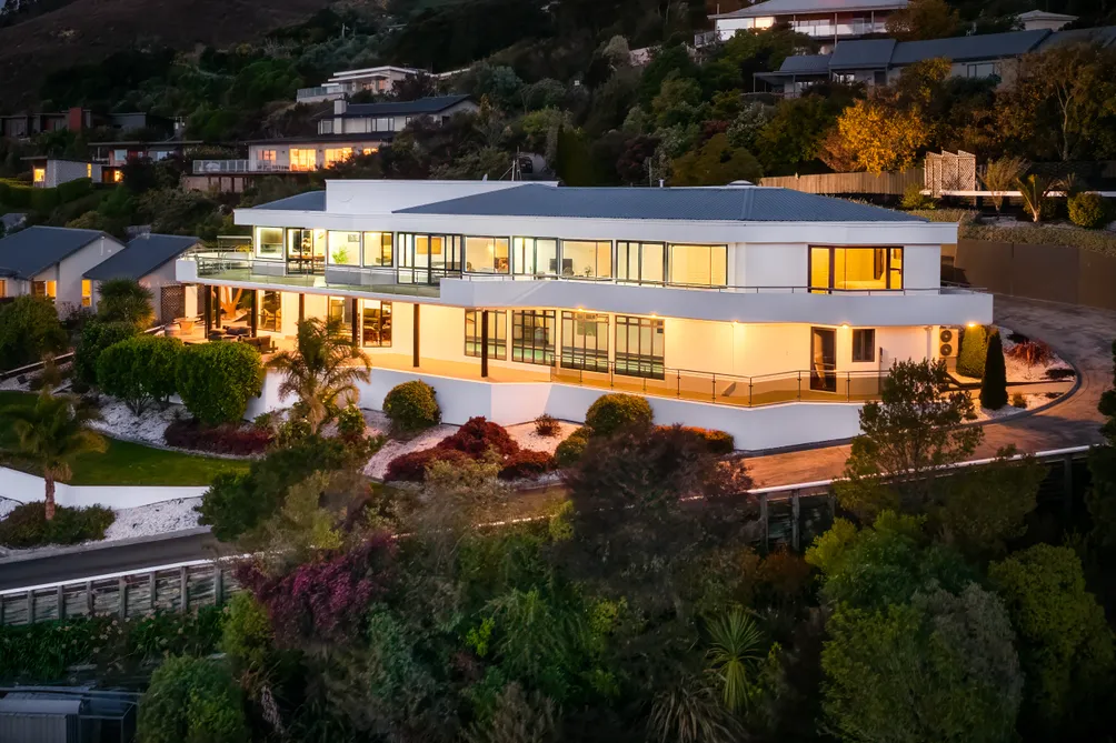 Coastal Luxury, Minutes from the City