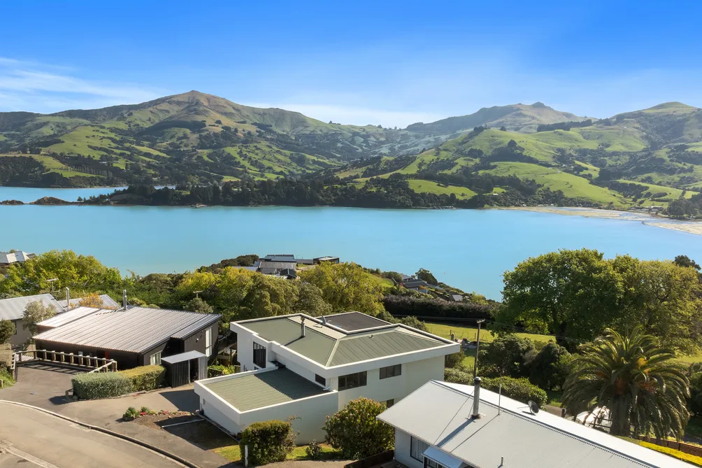 Delightful Duvauchelle Retreat 