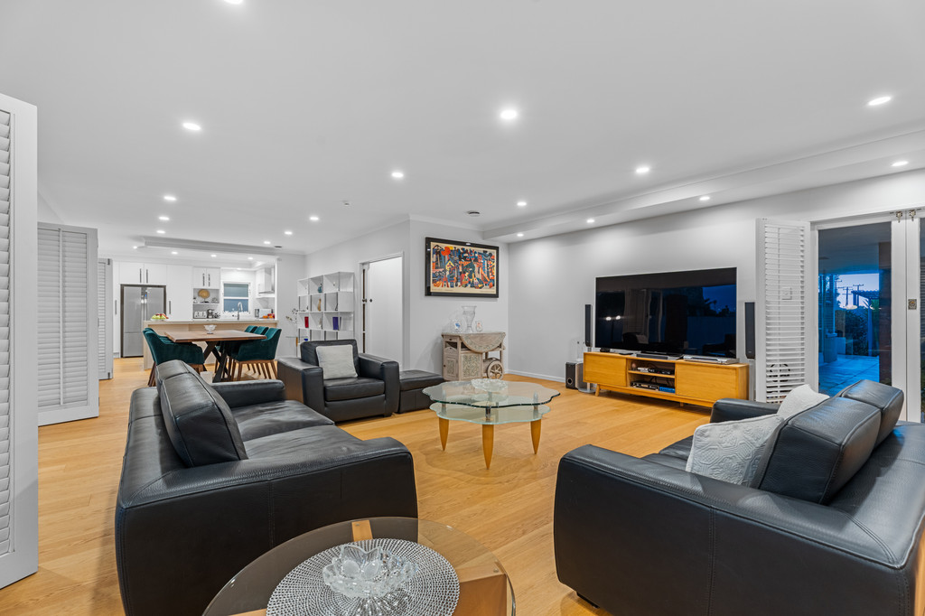 Tranquil Shelly Beach Road Retreat