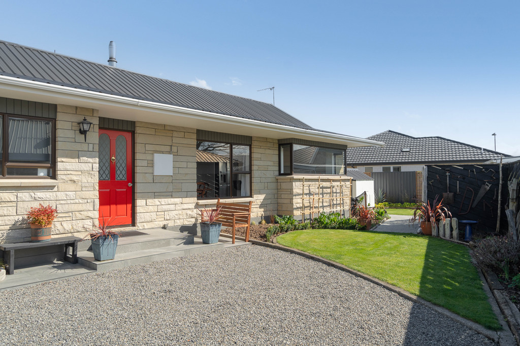 Central Greytown Living, Modern Comfort