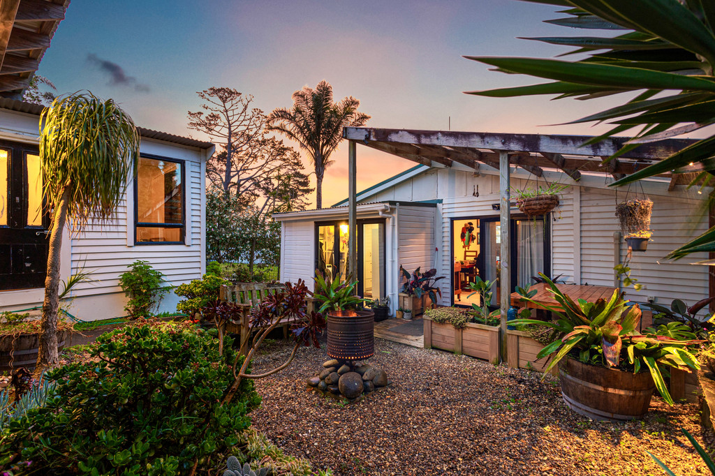 Charming Country Escape on Christian Road