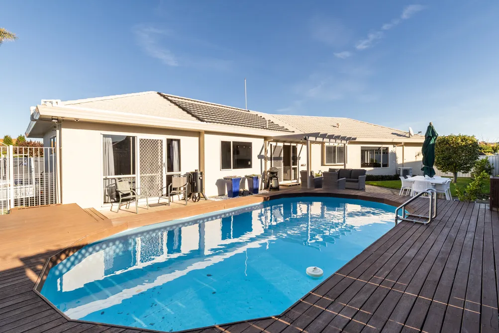Poolside Knightsbridge Living