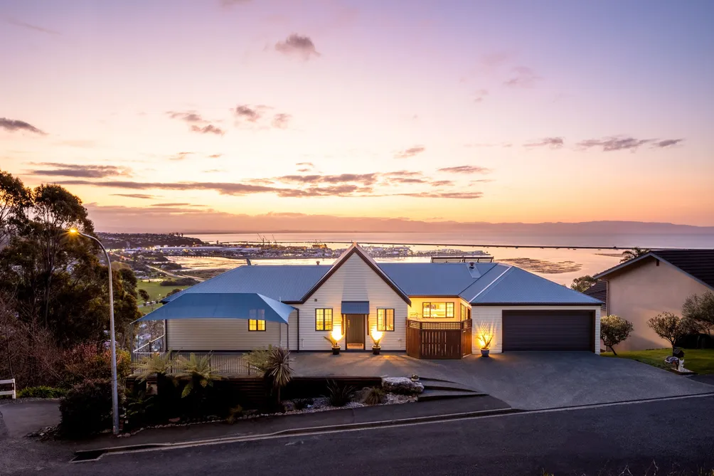 Luxury Sea View Home, with Income Stream