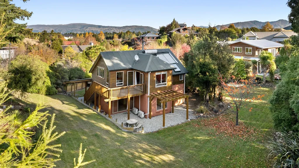 Lakeside Lifestyle Meets Opportunity