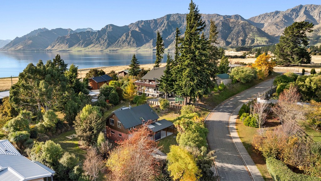 Lakeside Lifestyle Meets Opportunity