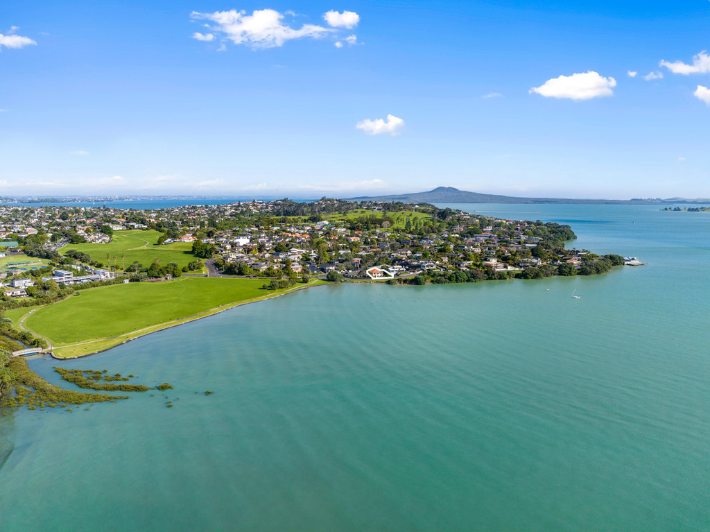 Stunning waterfront location