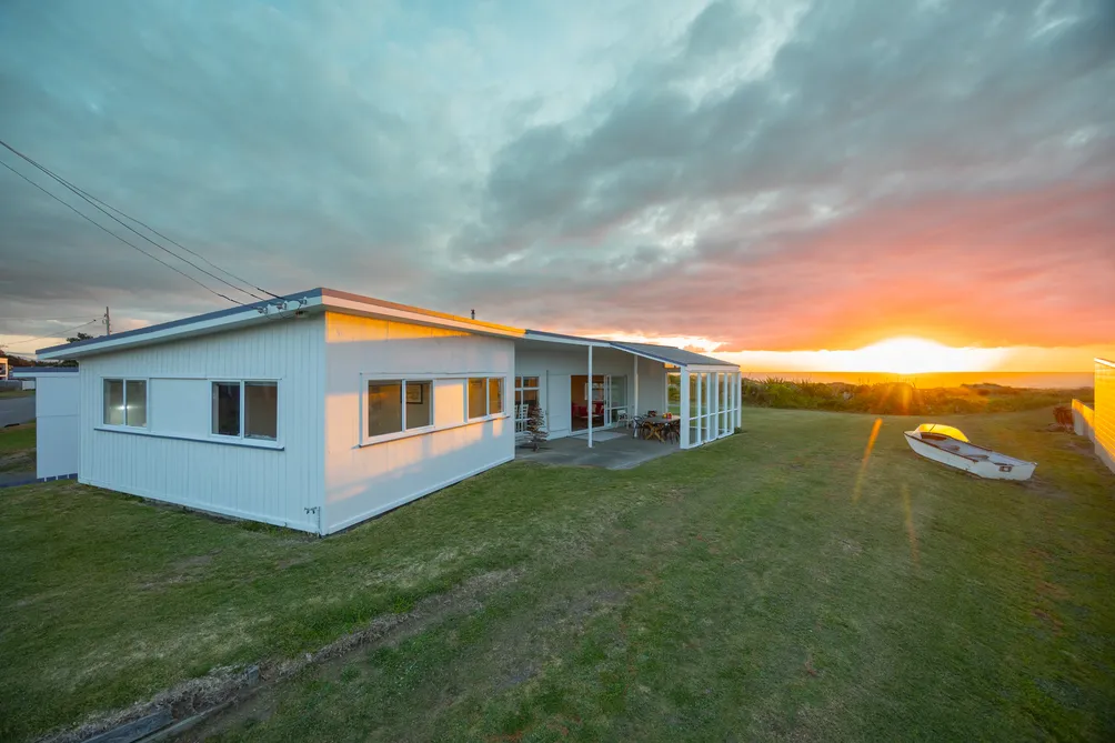 Subdividable Foxton Beach Waterfront Family Bach