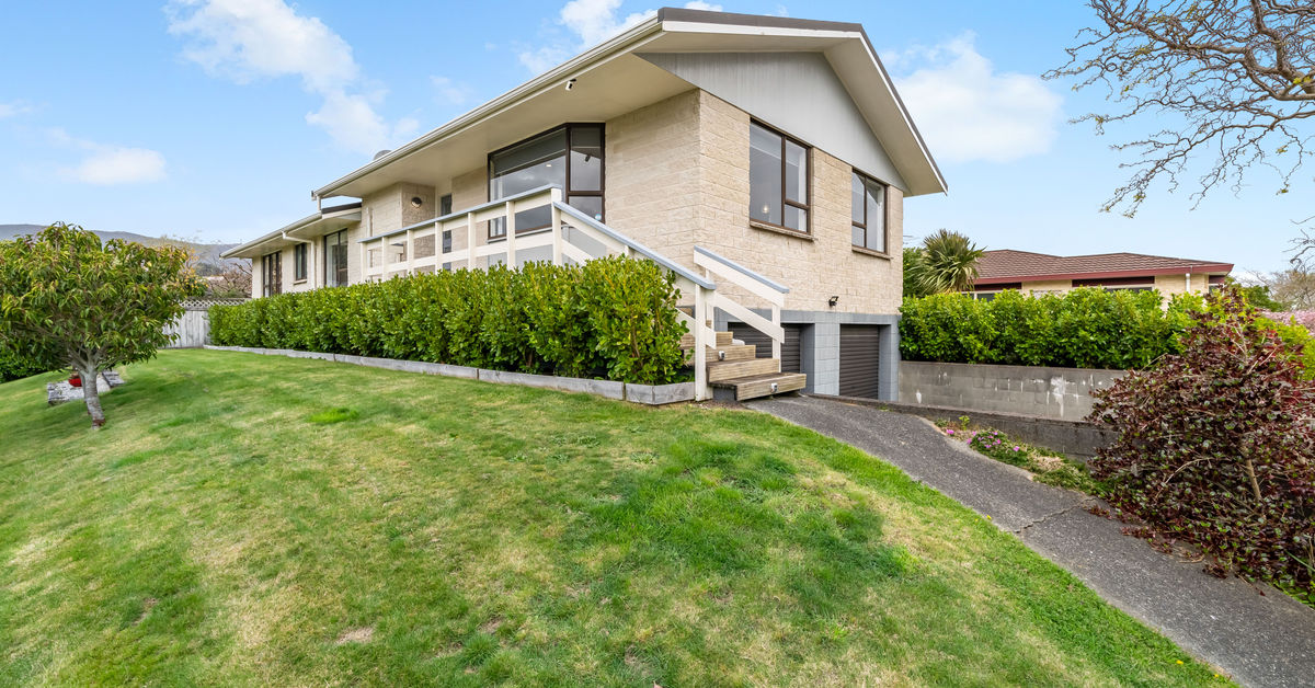 32 Clearwater Terrace, Brown Owl, Upper Hutt City thumbnail