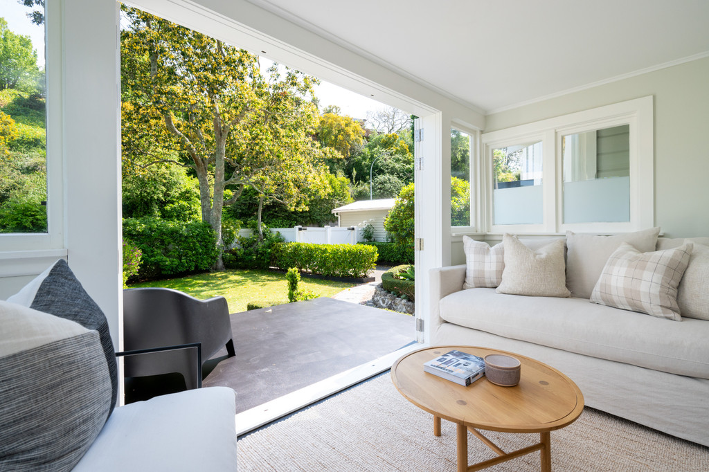 Sophisticated Charm, Timeless Appeal