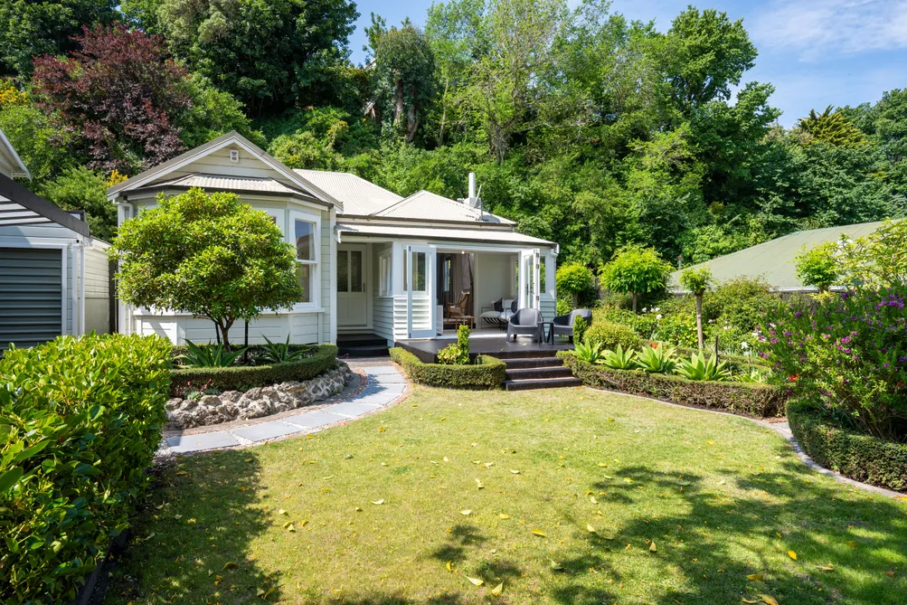 Sophisticated Charm, Timeless Appeal