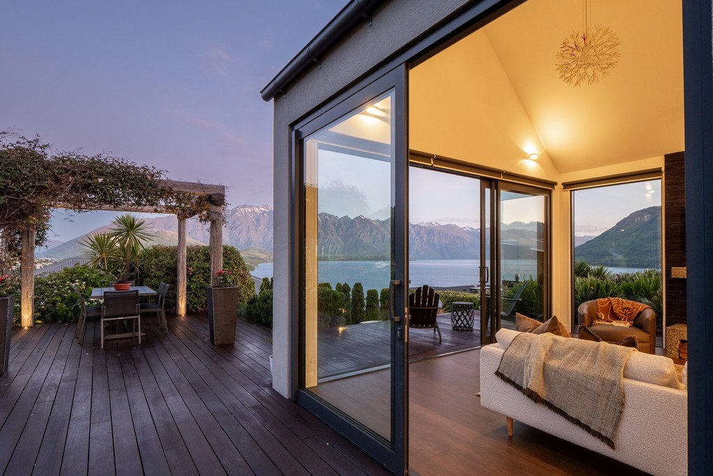 Magical Lake Views in Aspen Grove