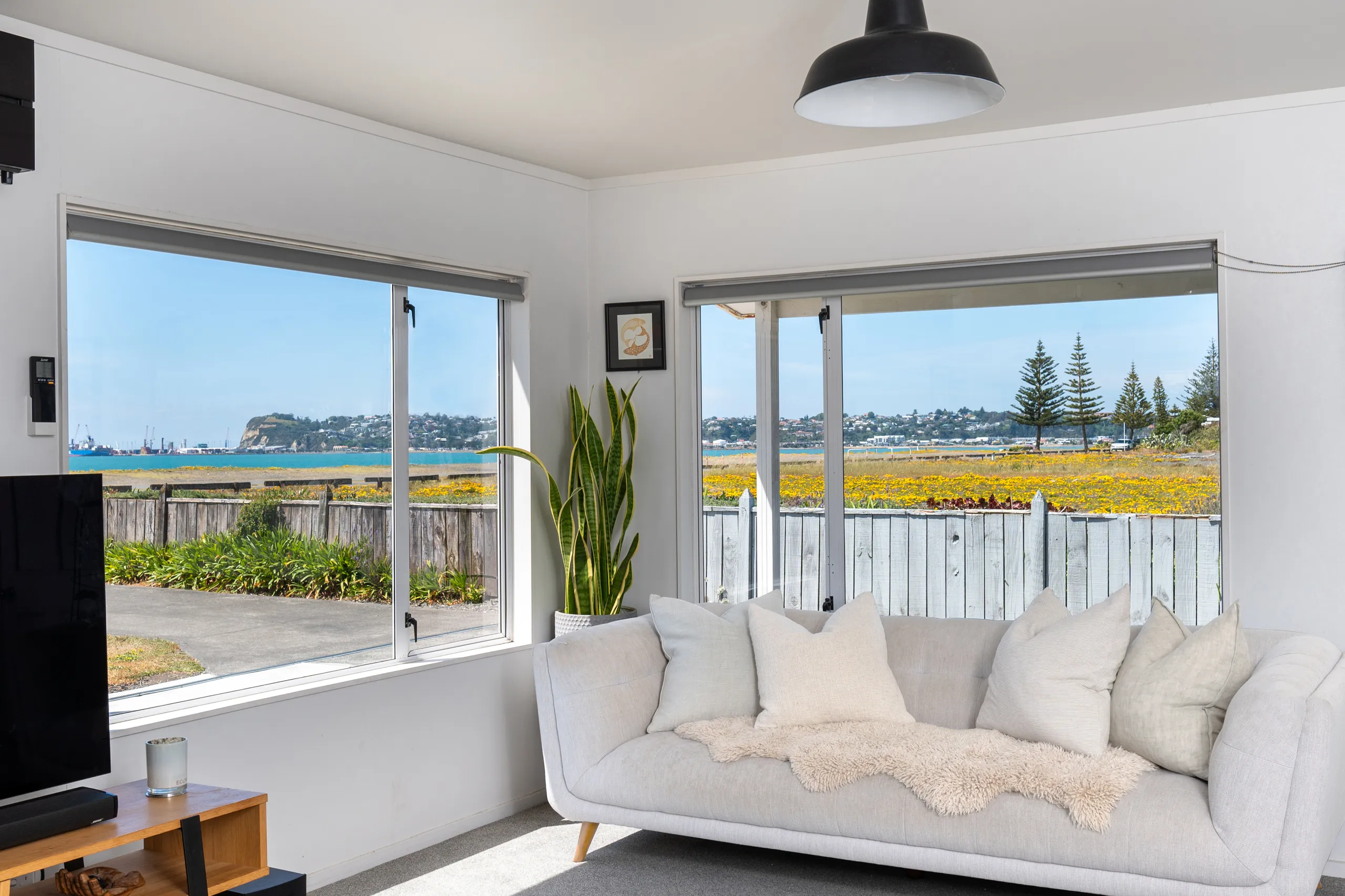 2/64 The Esplanade, Westshore, Napier