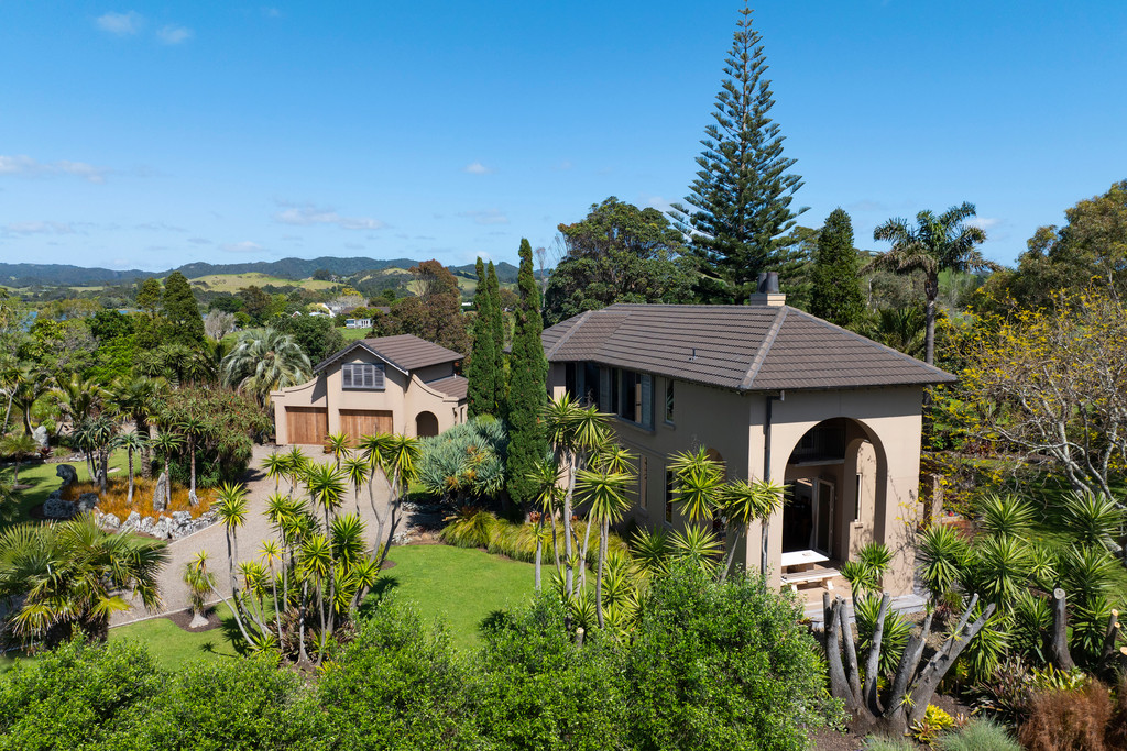 Tuscan Style Meets Whananaki Waterfront