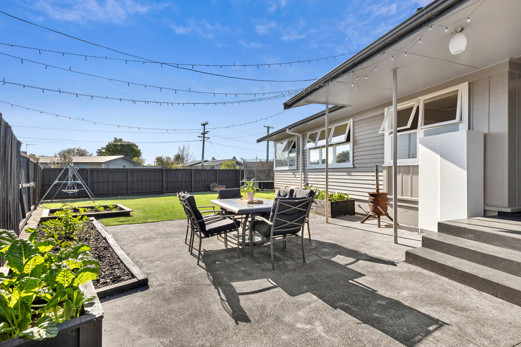 Family Living with Space, Comfort And Pool