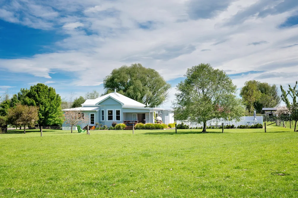 Lifestyle Luxury, Two Homes, Close to Town