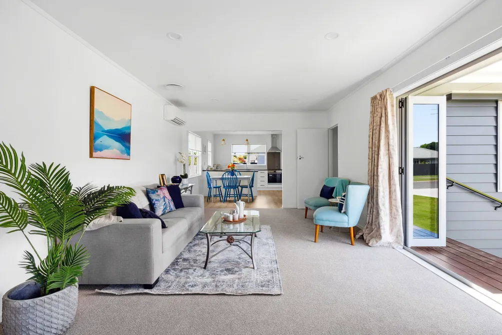 Spacious, Light and Modern, Move in Now! 