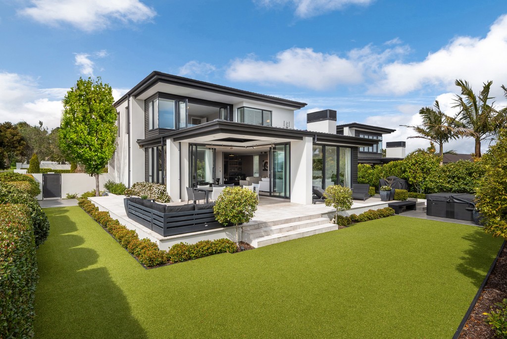 Grand Scale, Timeless Design