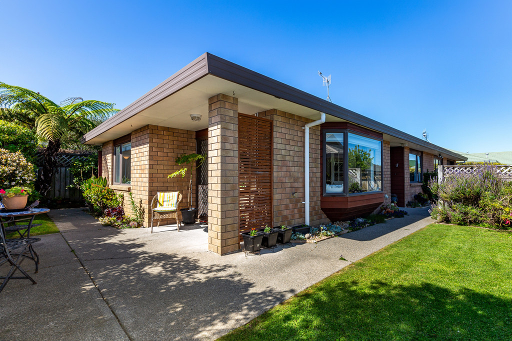 CAMPERVAN OWNERS...LOOKING TO BUY IN CEDAR DRIVE.