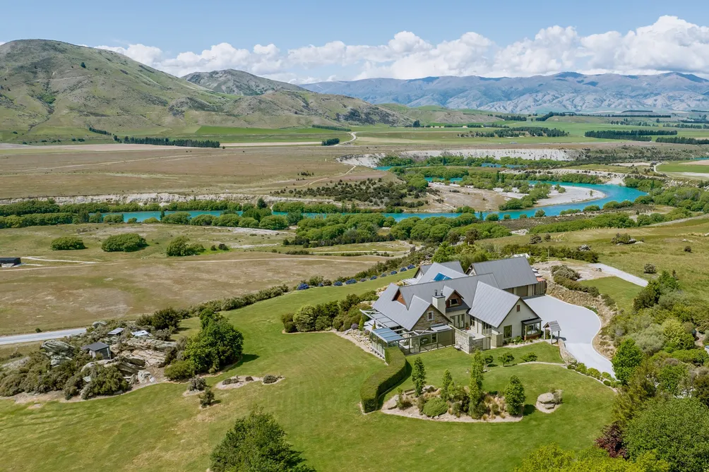  A Spectacular Setting, A Significant Home
