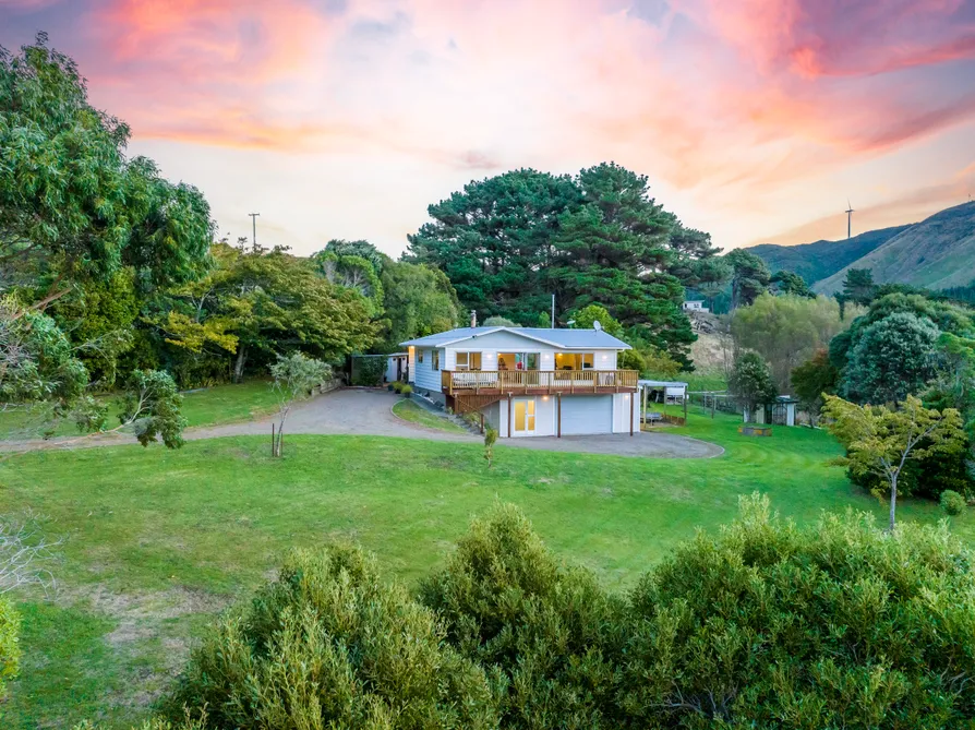 Perfect Blend of Rural Living and Modern Comfort