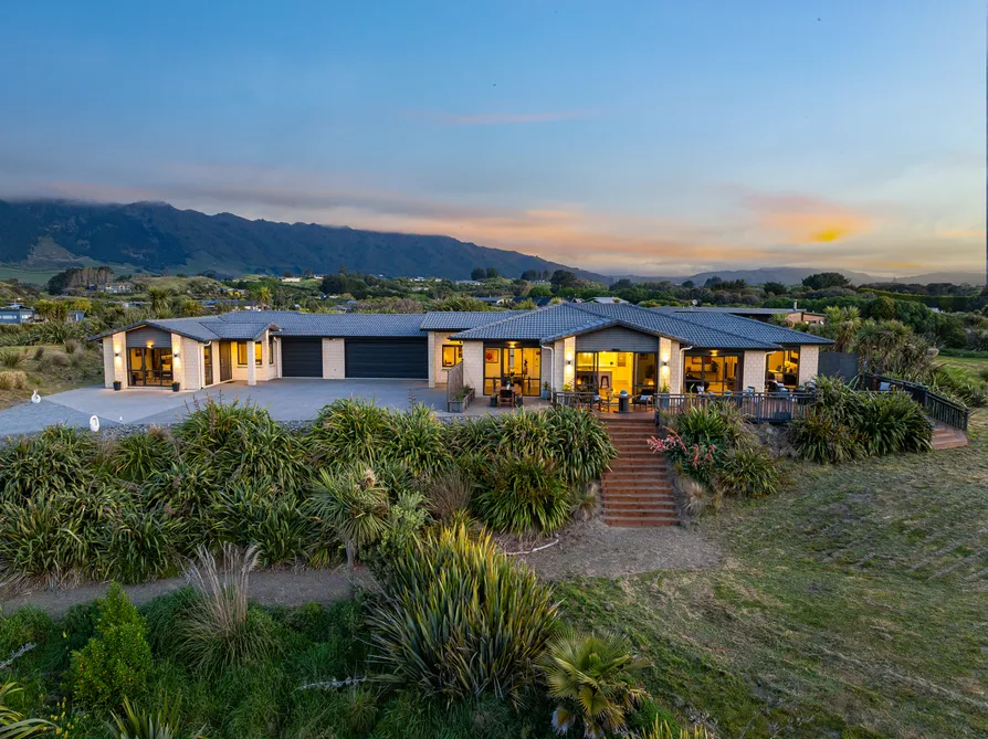 SECLUDED LAKE HOUSE-AMONGST THE DUNES