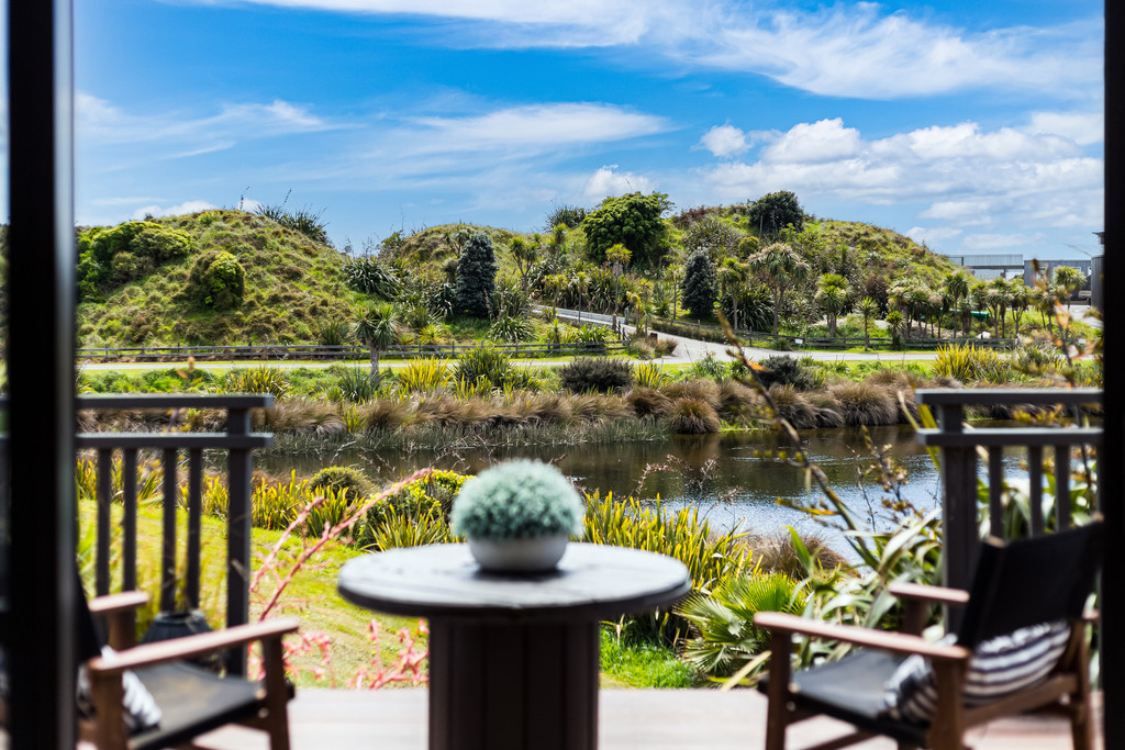 SECLUDED LAKE HOUSE-AMONGST THE DUNES