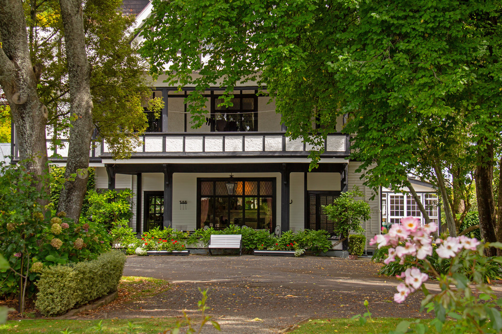 Lansdowne House plus Additional Dwelling