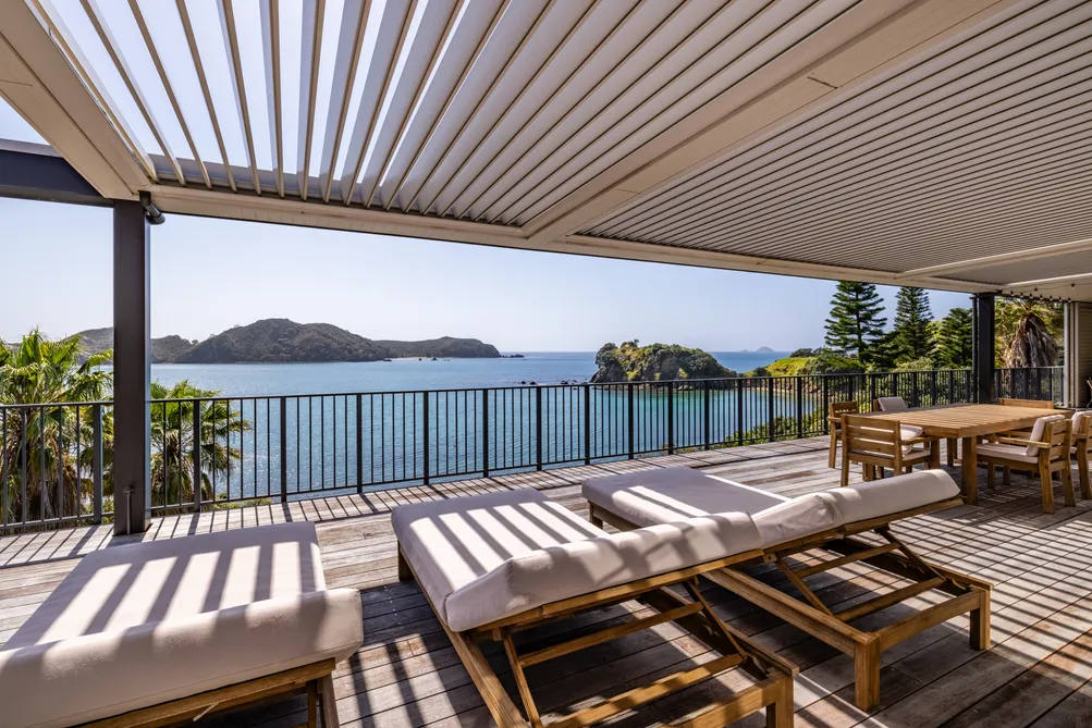 Spectacular Private Waterfront Retreat