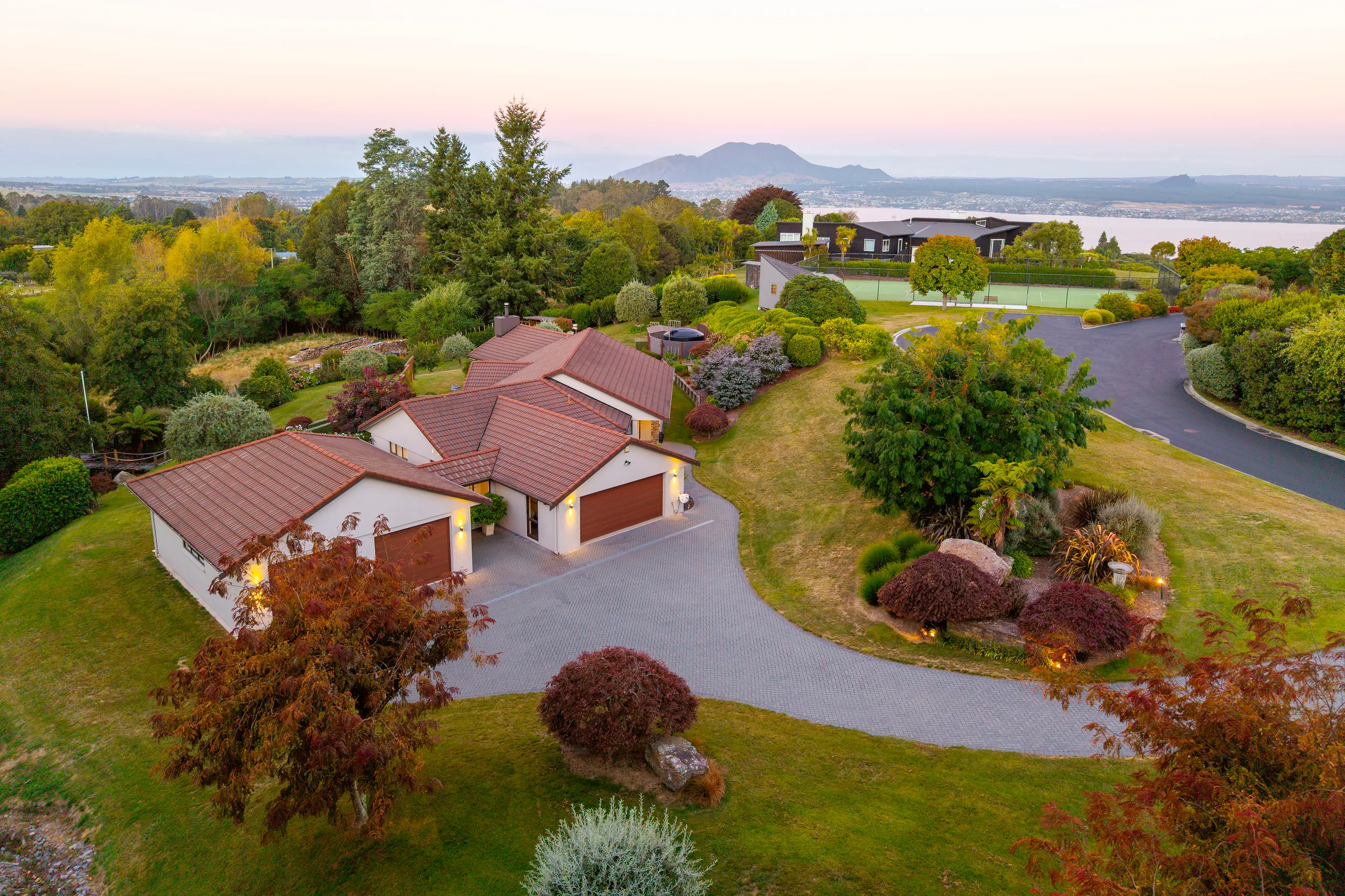 6 Cameron Drive, Acacia Bay, Taupo