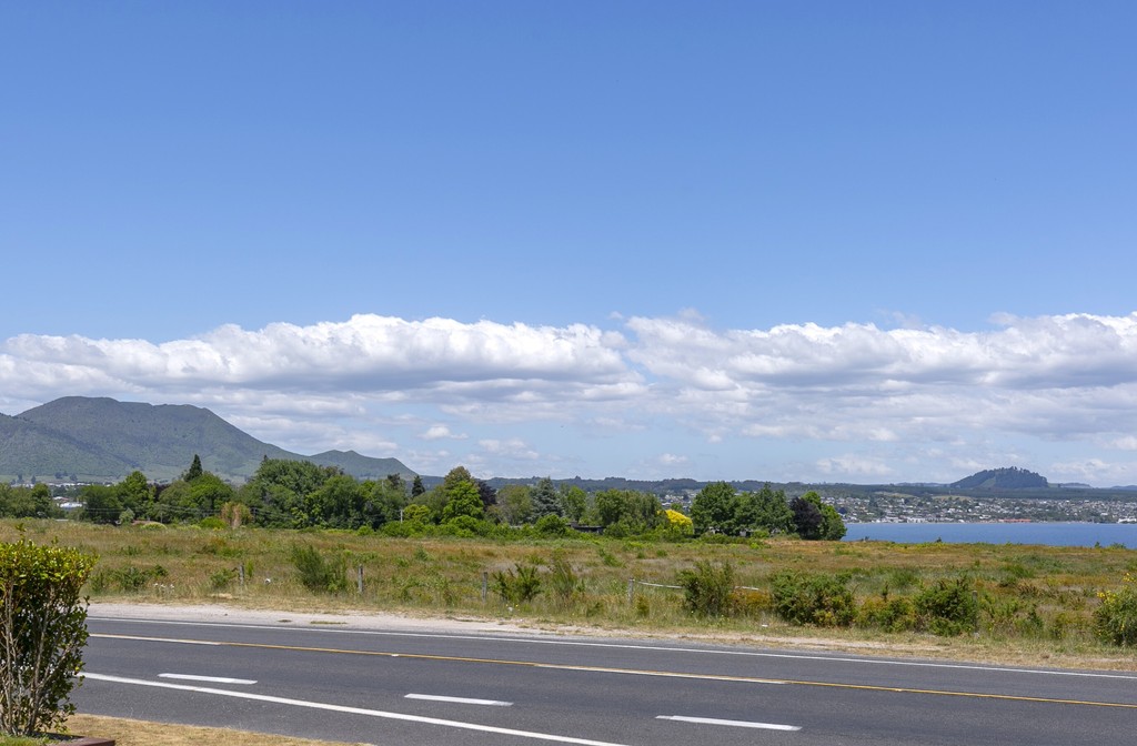 Relaxed Living with Lake Taupo Views